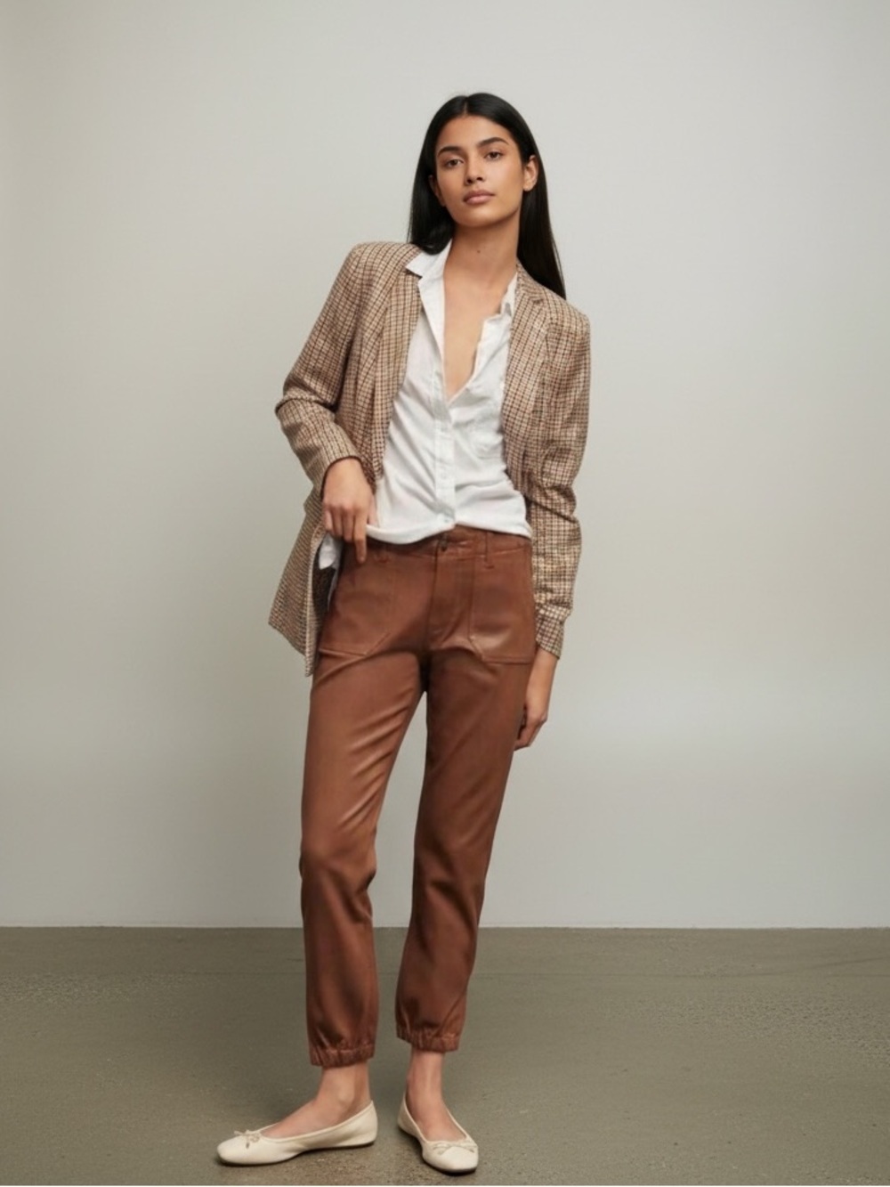 NEW Paige Revolve Mayslie‎ Crop Jogger Style Pants in Coated Brown Size 26